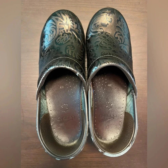 Dansko clogs. Size 39 EU; 9 US. - Picture 1 of 6